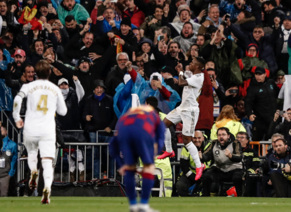 西甲-皇马2-0完胜巴萨升至榜首 维尼修斯破门马里亚诺建功! 西甲-皇马2-0完胜巴萨升至榜首 维尼修斯破门马里亚诺建功!