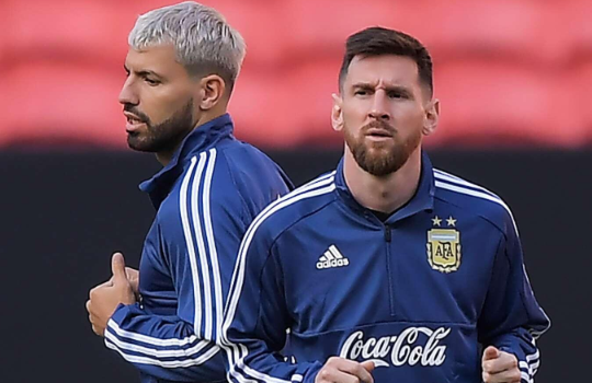 阿圭罗:梅西会继续留在巴萨 除非发生一些灾难性事件 阿圭罗:梅西会继续留在巴萨 除非发生一些灾难性事件