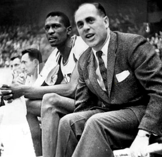 绿军老炮——比尔-拉塞尔:斗争的目的是防止偏见变成仇恨 绿军老炮——比尔-拉塞尔:斗争的目的是防止偏见变成仇恨