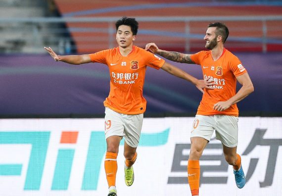 中超-卓尔2-0送重庆5轮不胜 胡靖航巴普蒂斯唐建功 中超-卓尔2-0送重庆5轮不胜 胡靖航巴普蒂斯唐建功