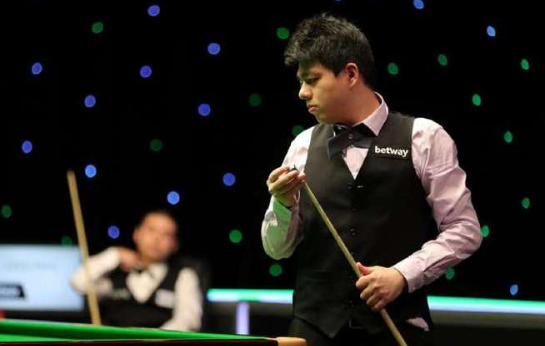 英锦赛鲁宁6-4胜佩里将战NO.1 中国两人挺进四强