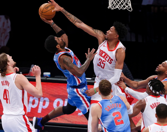 NBA-篮网120-108逆转火箭收获三连胜 哈登伤退欧文砍31+12 NBA-篮网120-108逆转火箭收获三连胜 哈登伤退欧文砍31+12