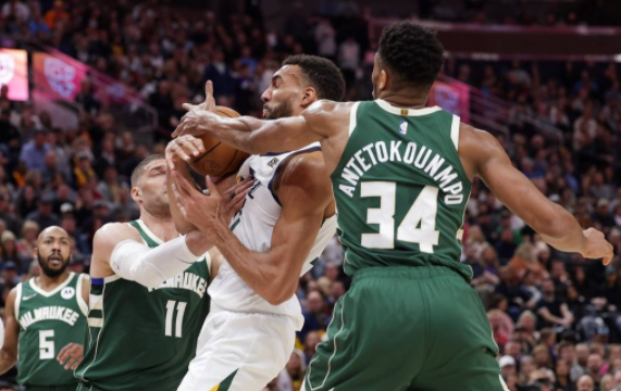 雄鹿117-111力擒爵士 字母哥30+15米切尔29分 雄鹿117-111力擒爵士 字母哥30+15米切尔29分