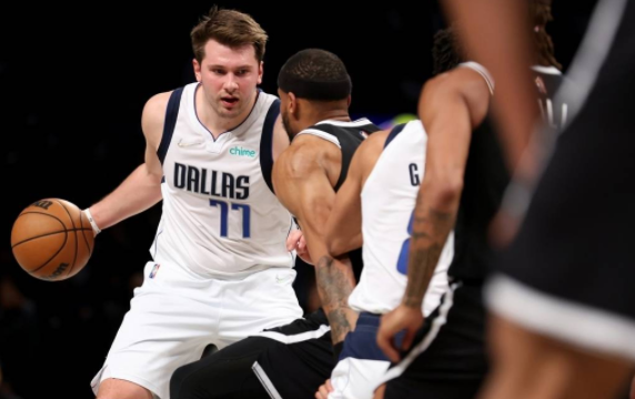 篮网111-113负独行侠 丁维迪绝杀旧主东契奇37+9+9 杜少23+10 篮网111-113负独行侠 丁维迪绝杀旧主东契奇37+9+9 杜少23+10