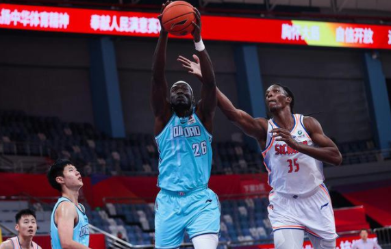 CBA-青岛81-73胜四川 杰曼31+3里斯20+12 塔比特首秀11分 CBA-青岛81-73胜四川 杰曼31+3里斯20+12 塔比特首秀11分