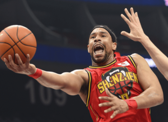 萨林杰37+20+7王哲林23+13 深圳121-104力克上海取七连胜 萨林杰37+20+7王哲林23+13 深圳121-104力克上海取七连胜