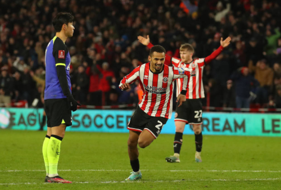 足总杯-孙兴慜哑火小卢卡斯中柱 热刺0-1被淘汰出局 足总杯-孙兴慜哑火小卢卡斯中柱 热刺0-1被淘汰出局