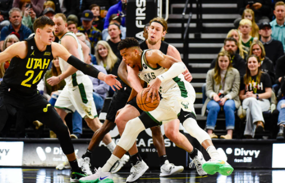 字母哥24+11大洛砍两双 雄鹿六人上双144-116击溃爵士 字母哥24+11大洛砍两双 雄鹿六人上双144-116击溃爵士