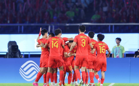 亚运-陶强龙闪击蒋圣龙染红 国足1-0卡塔尔进8强战韩国 亚运-陶强龙闪击蒋圣龙染红 国足1-0卡塔尔进8强战韩国