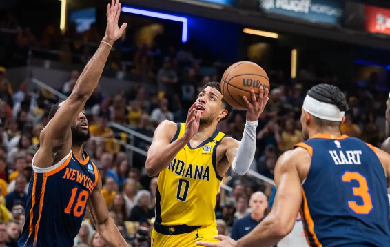 哈里伯顿20分布伦森18+5 步行者121-89大胜尼克斯总分2-2 