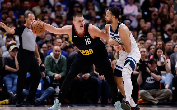 约基奇40+13+7华子18分迷失 掘金112-97再胜森林狼夺下赛点