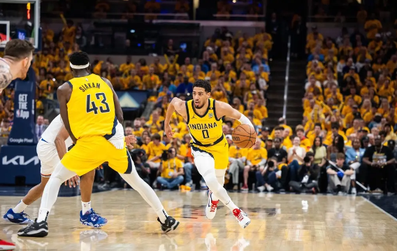 西亚卡姆25分布伦森空砍31分 步行者胜尼克斯进抢七