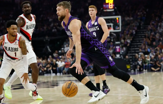 福克斯万分里程碑 艾顿两双 小萨16+13 国王111-98轻取开拓者