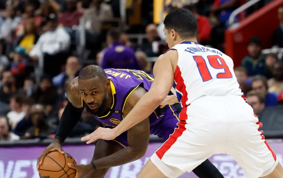 浓眉37+9 詹姆斯20+8+11 康宁汉姆三双 湖人负活塞近4战3负