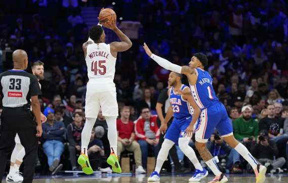 米切尔准三双 加兰25+6 麦凯恩34+10 骑士擒残阵76人迎13连胜