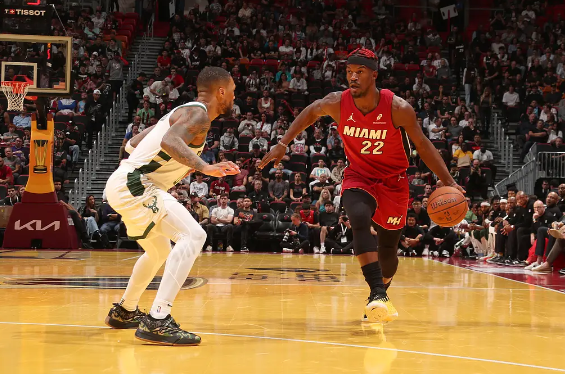 利拉德37+12 字母缺战 巴特勒23+5 雄鹿险胜热火拒22分逆转