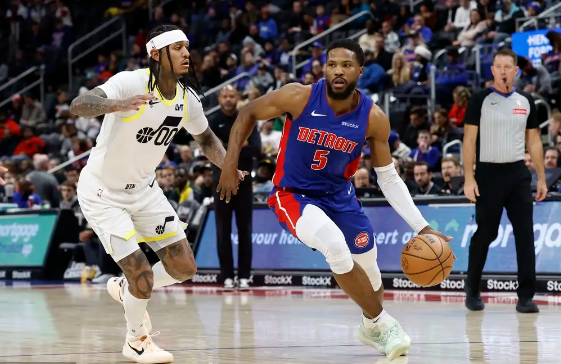 塞克斯顿30+6+7 马卡27+14 CC33+7 爵士力克活塞止3连败