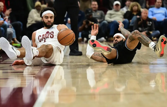 米切尔27+6 字母哥空砍33+14 利拉德缺阵 骑士赛季三杀雄鹿