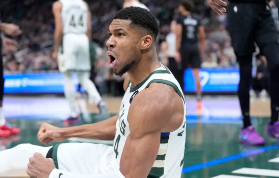 拉塞尔伤退 字母哥27+13+7 利拉德23+7 篮网胜雄鹿终结3连败