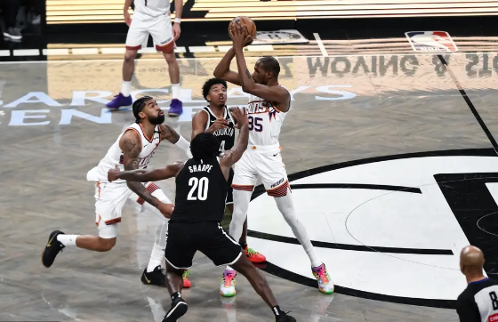 布克32+6 杜兰特24+8 理查兹8+15 太阳送篮网5连败