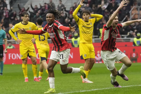 意甲-米兰3-2逆转帕尔马，赖因德斯、丘库埃泽补时破门