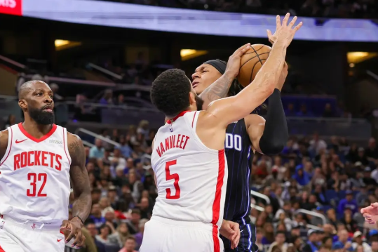 杰伦-格林26+7 申京22+12 班凯罗31+6 火箭客胜魔术豪取8连胜