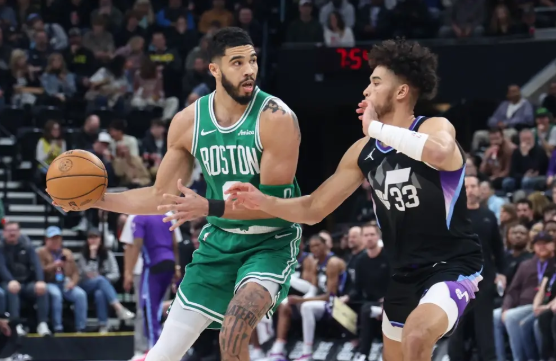 铂金27+10 塔图姆26+6+6 塞克斯顿30分 绿军轻取爵士迎4连胜