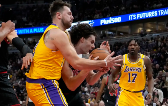 詹姆斯17+5&致命失误 基迪后场逆天压哨三分119-117绝杀湖人