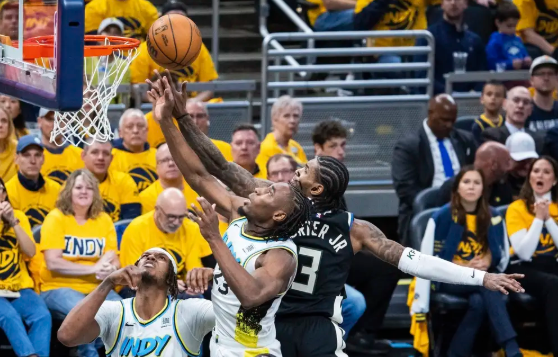 西亚卡姆25+7 字母哥36+12 步行者6人上双击退雄鹿先下一城