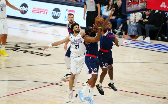 穆雷8三分轰43+7 威少21分 哈登9中3 掘金3-2快船勇夺天王山