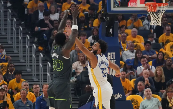 华子下半场28分 兰德尔三双 巴特勒33+7+7 森林狼2-1反超勇士