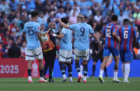 足总杯-水晶宫1-0曼城夺足总杯冠军，埃泽一击制胜