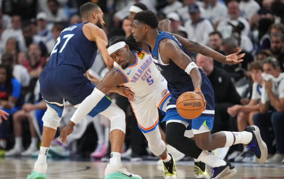 华子30+9+6 亚历山大13中4&正负值-32 森林狼42分大胜1-2雷霆