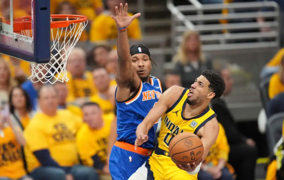 哈利伯顿32+12+15&0失误 西卡30+5 步行者力克尼克斯夺得赛点