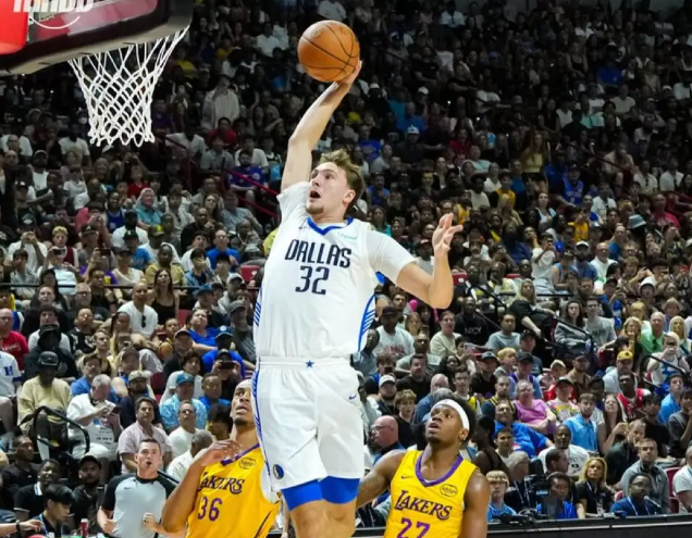 布朗尼8分 克内克特伤退 弗拉格夏联首秀21中5 关键防守+突分锁定胜局 